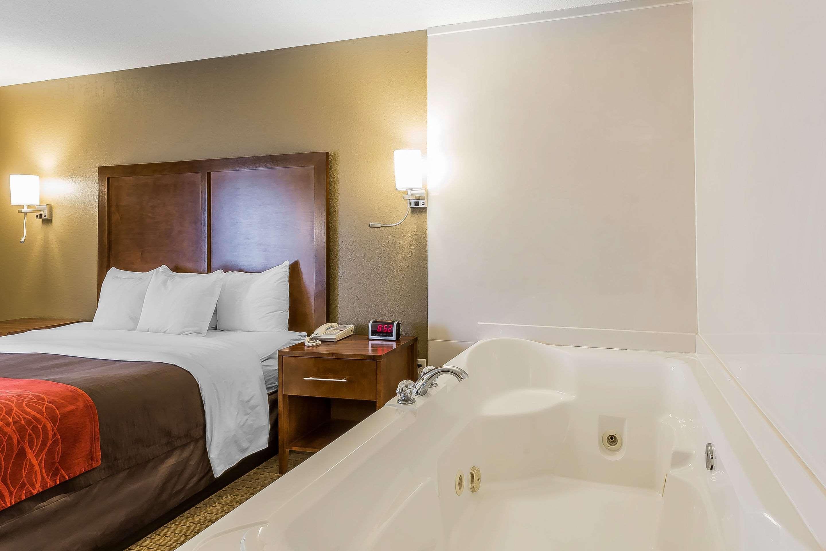 Comfort Inn & Suites Dalton Buitenkant foto